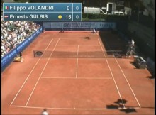 Video: Gulbis pieveic Volandri; cieš arī rakete