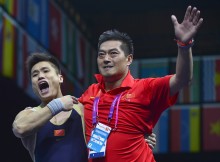 Ķīna turpina vākt medaļas svarcelšanā, krīt arī pasaules rekords