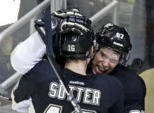 "Penguins" atspēlējas pret "Bruins" un izcīna sesto uzvaru pēc kārtas
