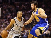 "Spurs" ar uzvaru Ouklendā atgūst vadību sērijā pret "Warriors"