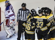 "Bruins" otrā uzvara, Alfredsons izglābj "Senators" no 0:3 sērijā