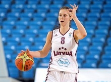 Reine plosās, Latvija galotnē atspēlē 11 punktus un pagarinājumā sakauj Ukrainu