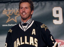 "Stars" iemūžina Modano 9.numuru