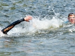 Pauniņš un Širjājeva uzvar LČ peldēšanā atklātā ūdenī