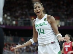 Brazīlijas līdere Erika pēdējā brīdī atsaka izlasei un izvēlas WNBA "play-off"