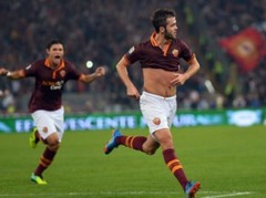 "Roma" turpina uzvaru gājienu, līderu cīņā pieveicot "Napoli"