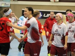 Latvijas sieviešu izlase uzvar pārbaudes turnīrā Vācijā