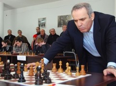 Kasparovs cer, ka Latvijas pilsonība viņam palīdzēs uzvarēt FIDE prezidenta vēlēšanās