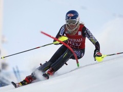 Šifrina gūst pārliecinošu uzvaru slalomā, Gasuna līdz finišam netiek