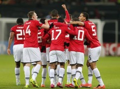 "Manchester United" ar 5:0 viesos pazemo "Bayer" un iekļūst nākamajā kārtā