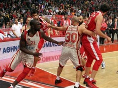 Eirolīga piešķir bargus sodus "Olympiacos" un "Galatasaray" kautiņā iesaistītajiem