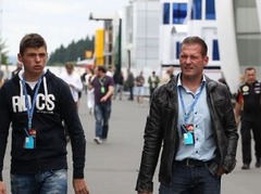 Bijušā F1 pilota Josa Verstapena dēls sensacionāli debitē Formulā 3