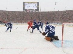 Ziemas klasikā 105 tūkstošu klātbūtnē bullīšos uzvar "Maple Leafs"