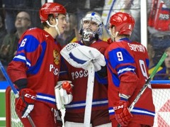 ASV jaunie hokejisti piekāpjas Krievijai un noliek čempionu pilnvaras