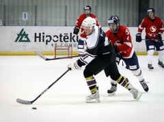 „Ghetto Hockey” sezonas čempionu lielā balva no „Dinamo Rīga”