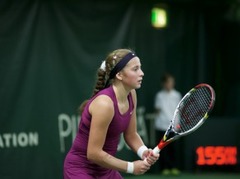 Ostapenko vēl divas uzvaras Melburnā