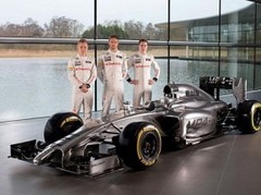 "McLaren" un "Lotus" uzsāk savstarpēju karu par galveno sponsoru