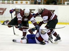 Latvijas U-18 hokeja izlase pārbaudes turnīru Rīgā uzsāk ar uzvaru pār Norvēģiju