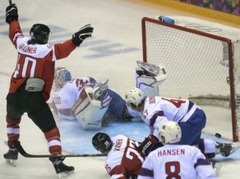 Austrijas hokejisti uzvar Norvēģiju, Latvija tuvojas Čehijai