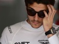 F1 pilotu Bjanki aplaupa, kamēr sportists smēķē