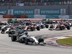 Hamiltons pārliecinoši uzvar F1 otrajā posmā Malaizijā