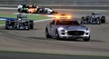 Foto: Hamiltons satriecošā cīņā izcīna uzvaru Bahreinas "Grand Prix"