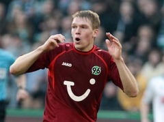Rudņevs sekmē "Hannover" uzvaras vārtus pret HSV