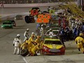 Logano izmanto konkurentu nesaskaņas un izcīna uzvaru NASCAR posmā