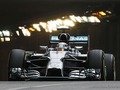 Hamiltons ātrākais pirmajos F1 treniņbraucienos Monako