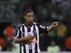 Ronaldinju pamet "Mineiro" un kļūst par brīvo aģentu