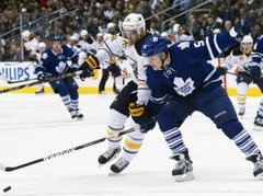"Maple Leafs" paraksta piecu gadu līgumu ar aizsargu Gārdineru