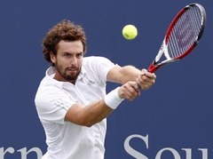 Gulbis ar trešo mēģinājumu uzveic Dodigu