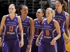 Jēkabsone-Žogota un "Mercury" vienas uzvaras attālumā no WNBA rekorda