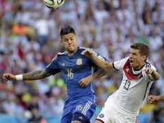 Mančestras "United" iegādājas Argentīnas izlases aizsargu Roho