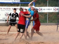 Ķīpsalā noskaidros pirmos Latvijas čempionus pludmales handbolā