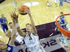 Pārliecinoša uzvara Slovākijā nodrošina Latvijas vietu finālturnīrā