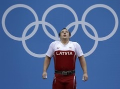 Plēsnieks: "Lai iegūtu olimpisko medaļu, summā būs jāceļ vismaz 415 kg"