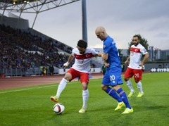 Islande šokē Turciju, Nīderlande uzdāvina uzvaru Čehijai