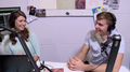 Video: Latvijas smaiļošanas talants Akmens viesojas radio