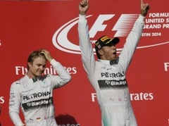 Hamiltonam desmitā uzvara sezonā un piektā pēc kārtas