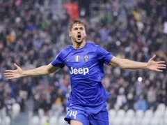 "Juventus" gūst septiņus vārtus un sarauj gabalos "Parma"
