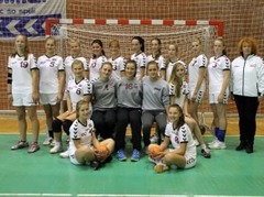 Latvijas U-16 handbolistes negaidīti pieveic valsts čempiones