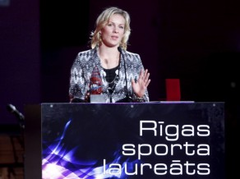 "Rīgas Sporta laureātā" cīkstone Skujiņa pārspēj WNBA čempioni