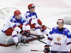 Krievijas hokejists slavē komandas biedru par nūjas iemešanu tribīnēs