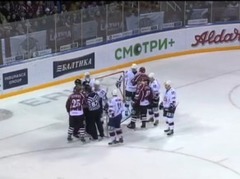 Video: "Dinamo" pieveic Skudras trenēto "Torpedo"