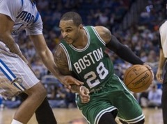 "Celtics" un "Nuggets" piekrīt aizsargu maiņai, Derouzans gatavs atgriezties