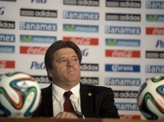 Arī Meksikas treneris norāda uz FIFA kļūdu: "Balsoju par Lāmu, nevis Ronaldu"