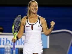 Cibulkova pārspēj Azarenku