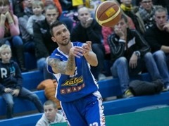 Šķēlem meniska trauma, operācija un mēnesis bez basketbola