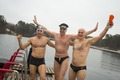 Foto: Karostā aizvadīts Latvijas ziemas peldēšanas čempionāta I posms